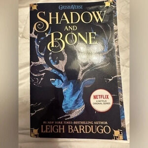 Shadow & Bone - paper back (new condition)